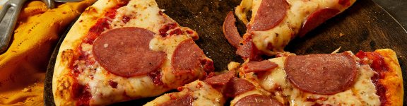 Glutenfreie Pizza mit Salami - Glutenfreie Fertigpizza für Gastronomie